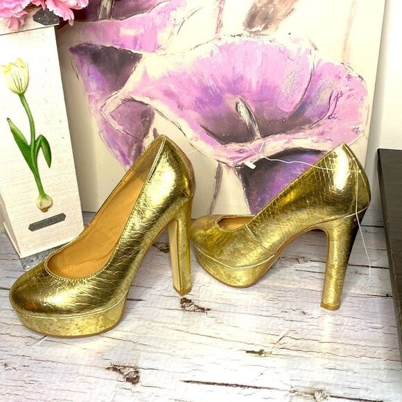 🌷 Chelsea Girl🌷 Gold Snakeskin Print Closed Toe Pumps Heels NWT - Picture 4 of 12